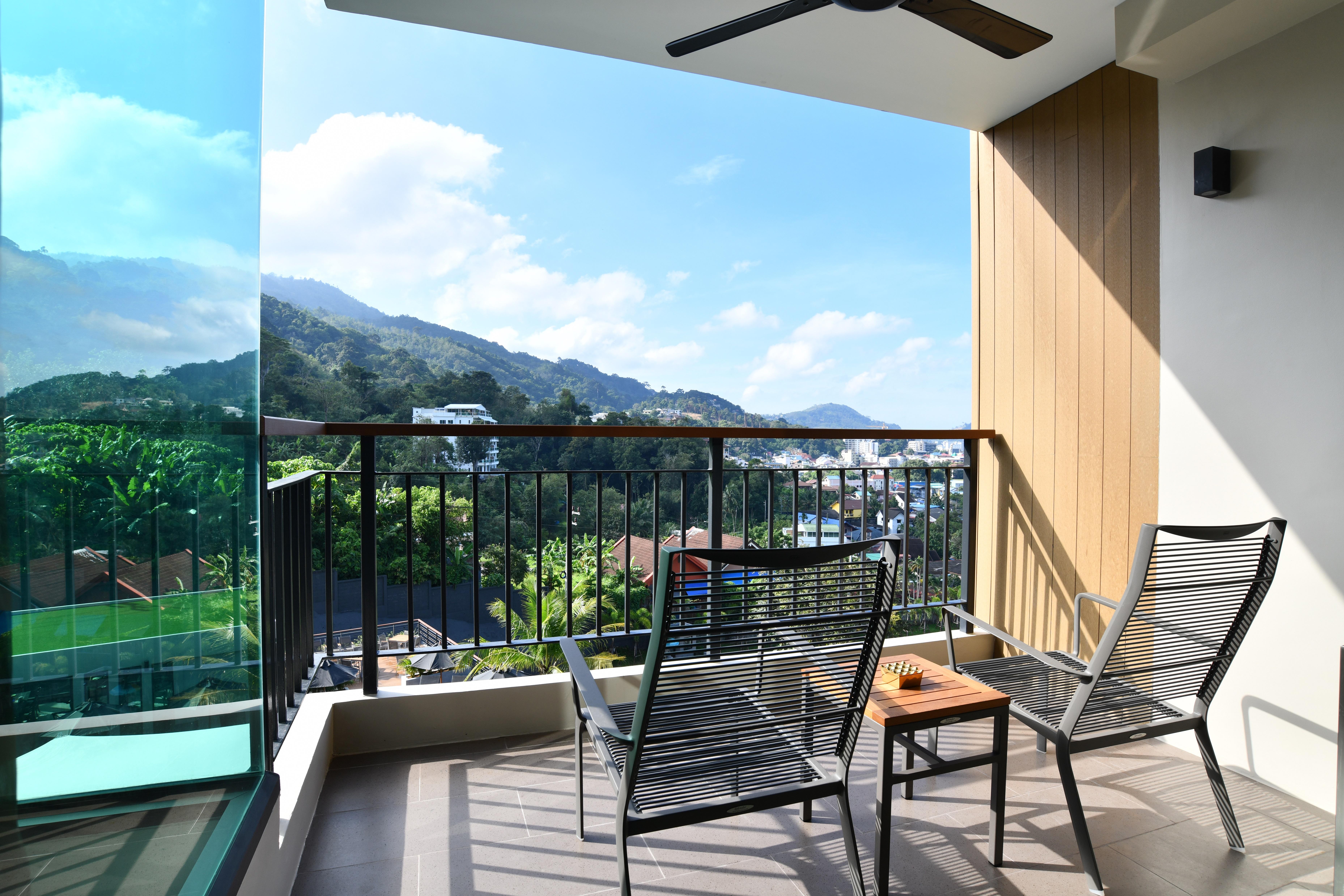 Skyview Resort Phuket Patong Beach Екстер'єр фото A balcony