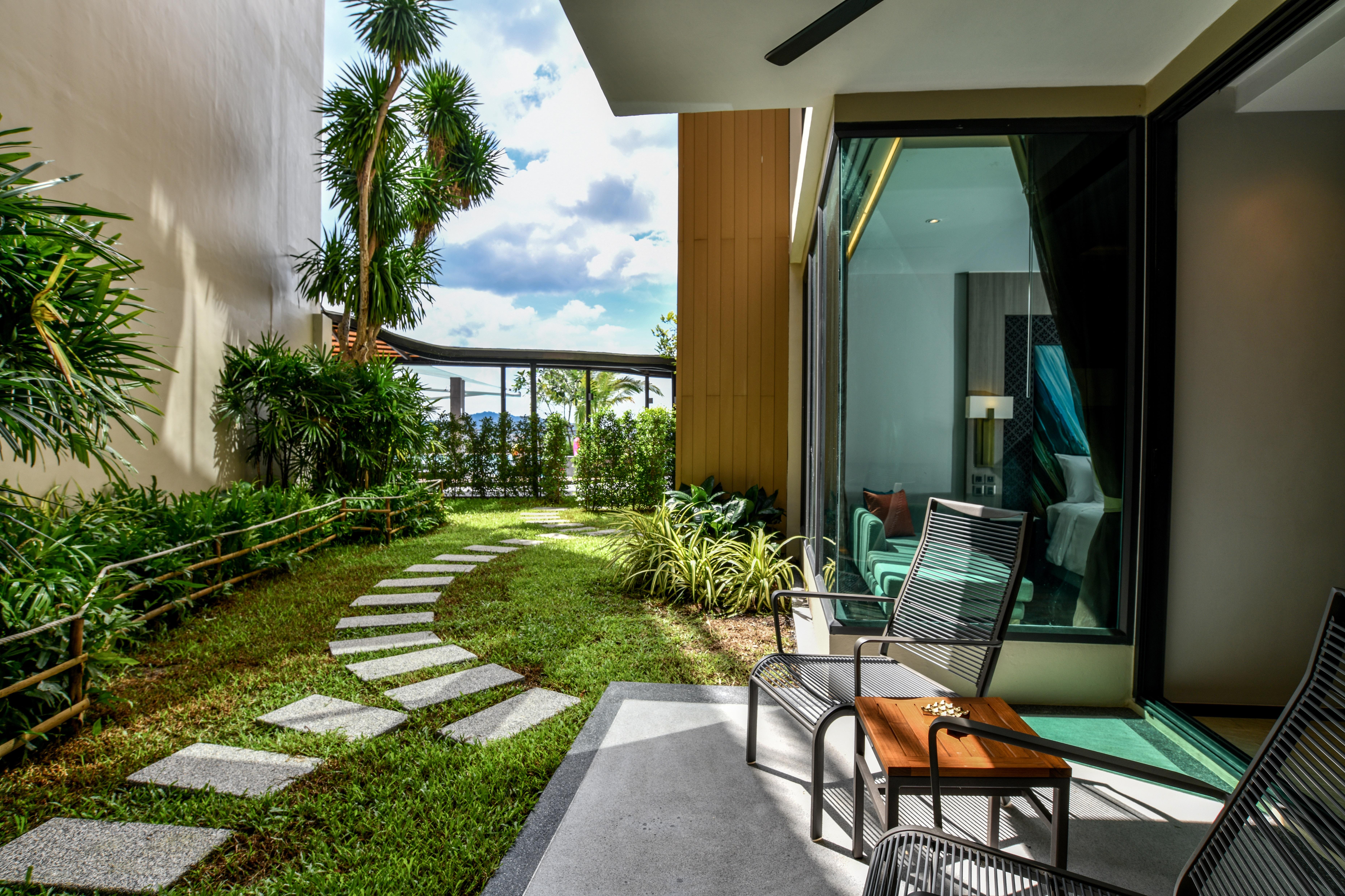 Skyview Resort Phuket Patong Beach Екстер'єр фото The private garden of a suite at the hotel