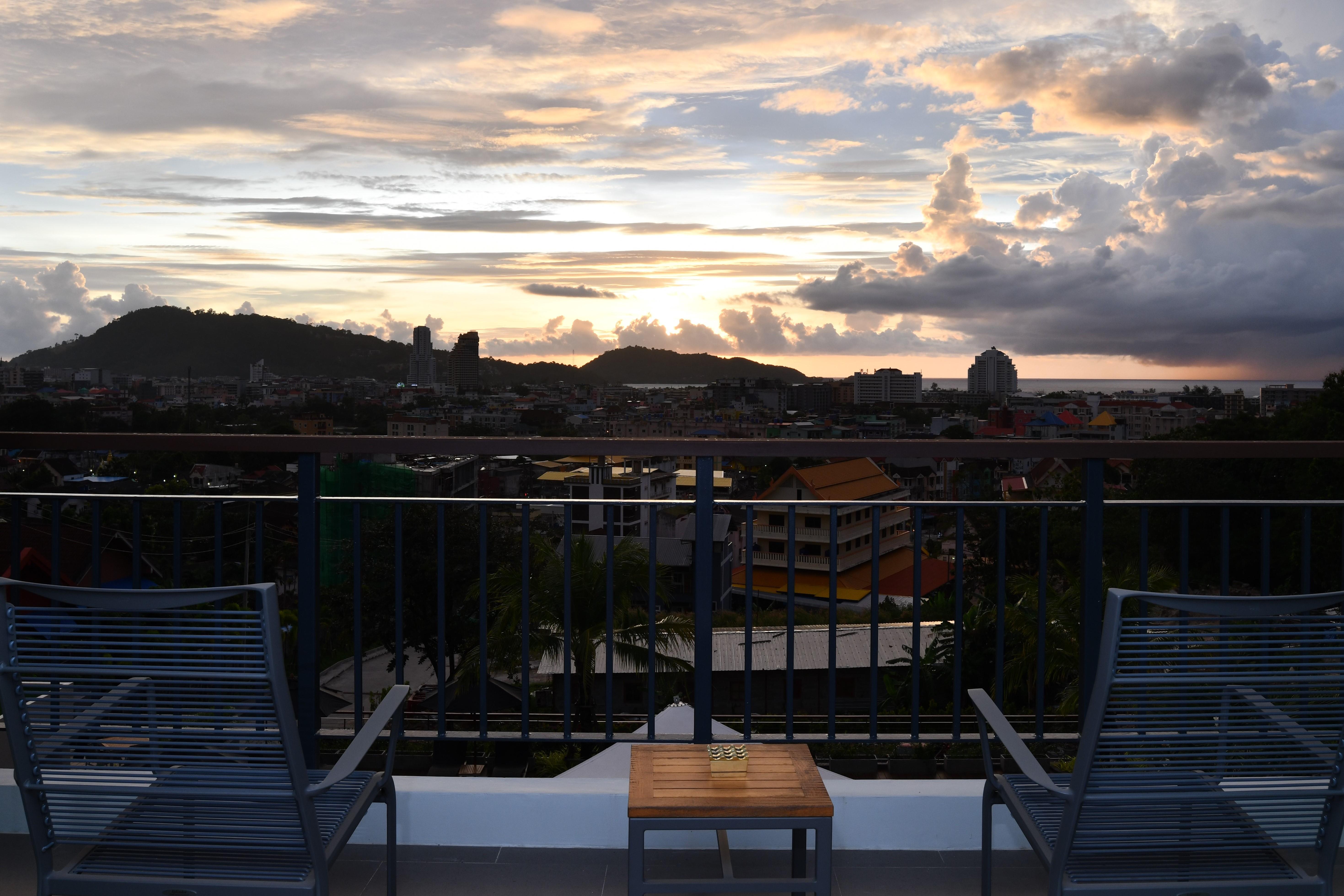 Skyview Resort Phuket Patong Beach Екстер'єр фото Sunset at the University of the West Indies Cave Hill Campus