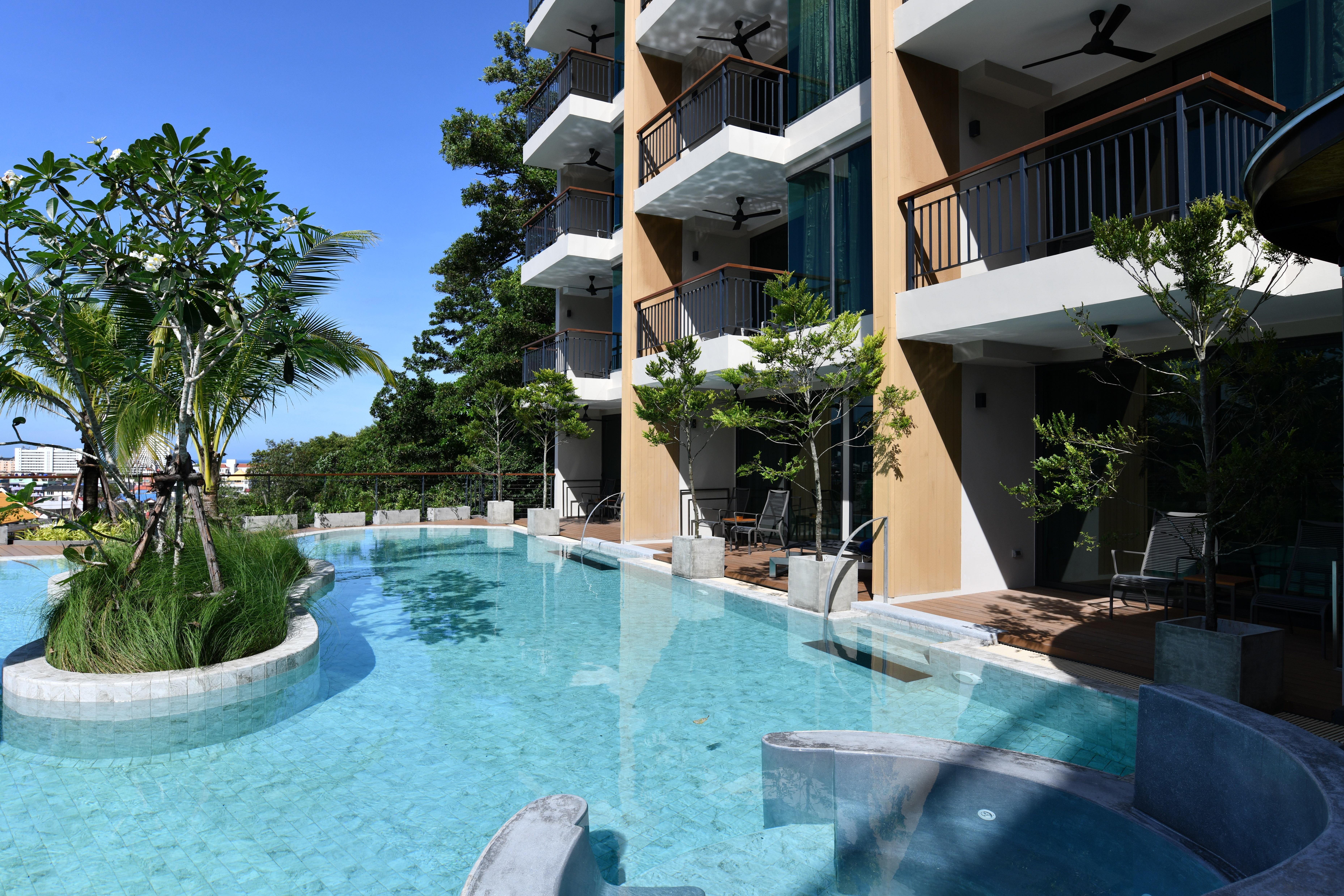 Skyview Resort Phuket Patong Beach Екстер'єр фото The swimming pool at the hotel
