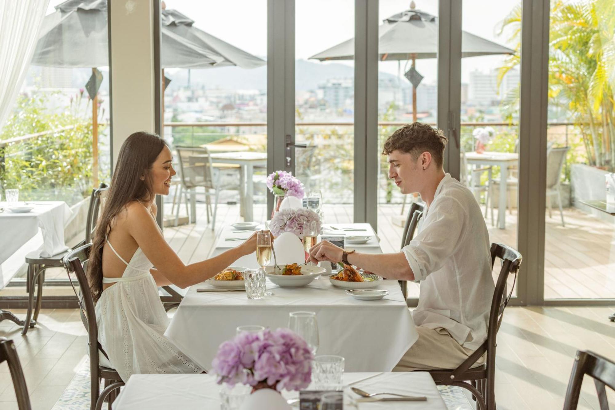 Skyview Resort Phuket Patong Beach Екстер'єр фото The Terrace