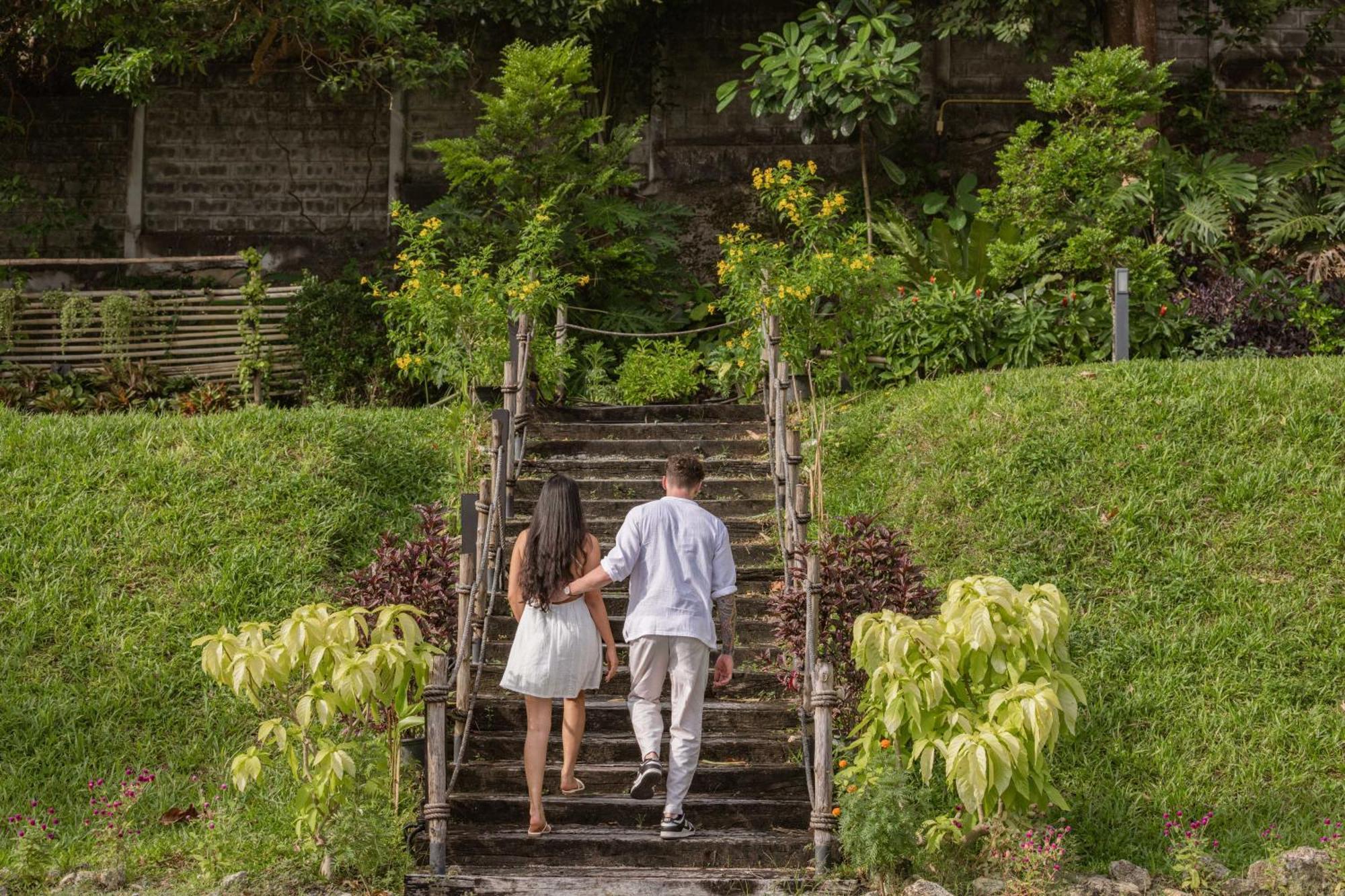Skyview Resort Phuket Patong Beach Екстер'єр фото Stairs at the entrance of the botanical garden