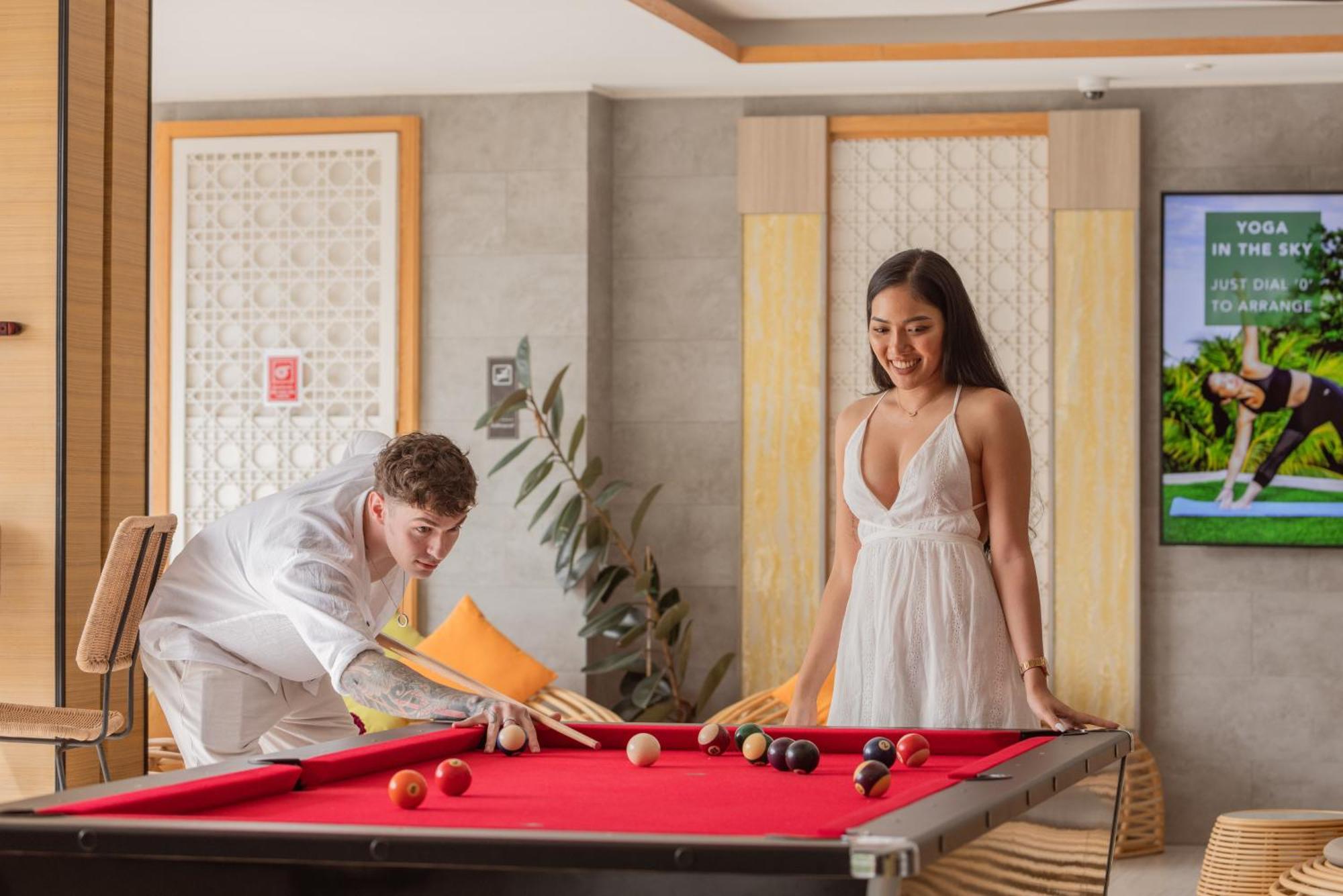 Skyview Resort Phuket Patong Beach Екстер'єр фото A pool table