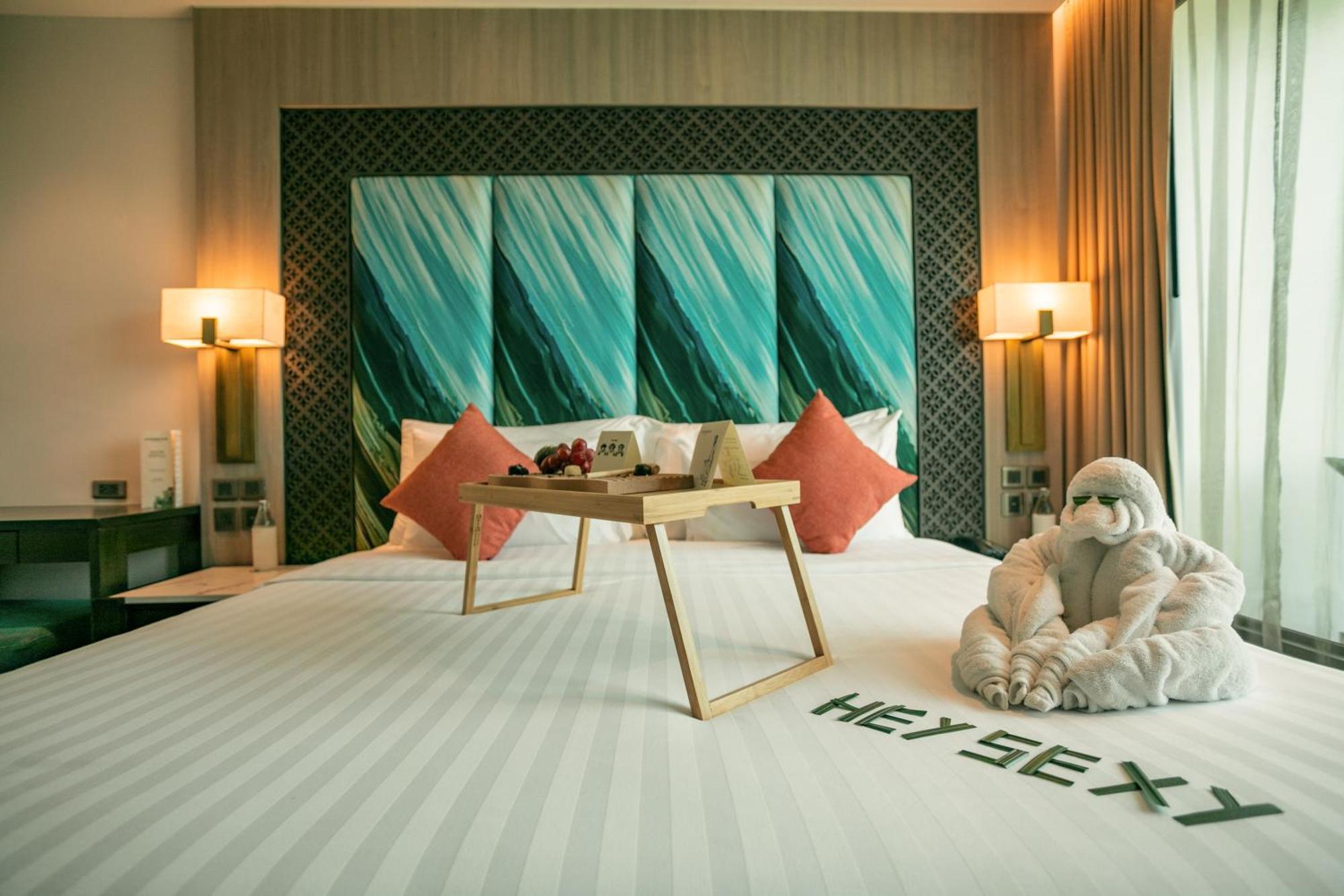 Skyview Resort Phuket Patong Beach Екстер'єр фото A bedroom at the hotel