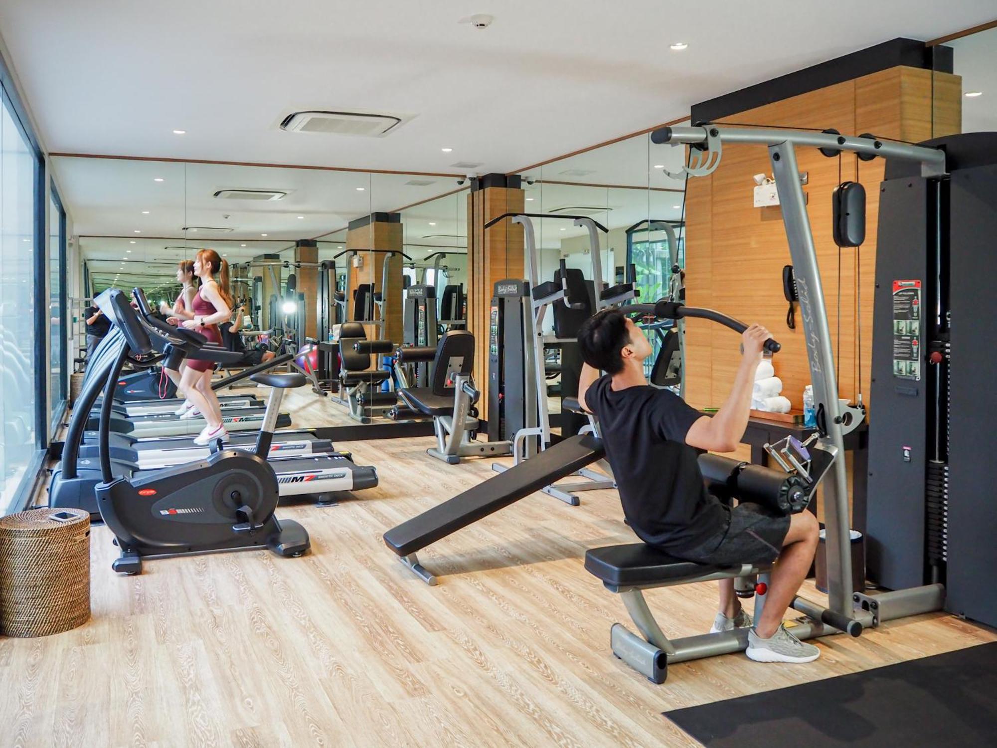 Skyview Resort Phuket Patong Beach Екстер'єр фото The gym at the hotel