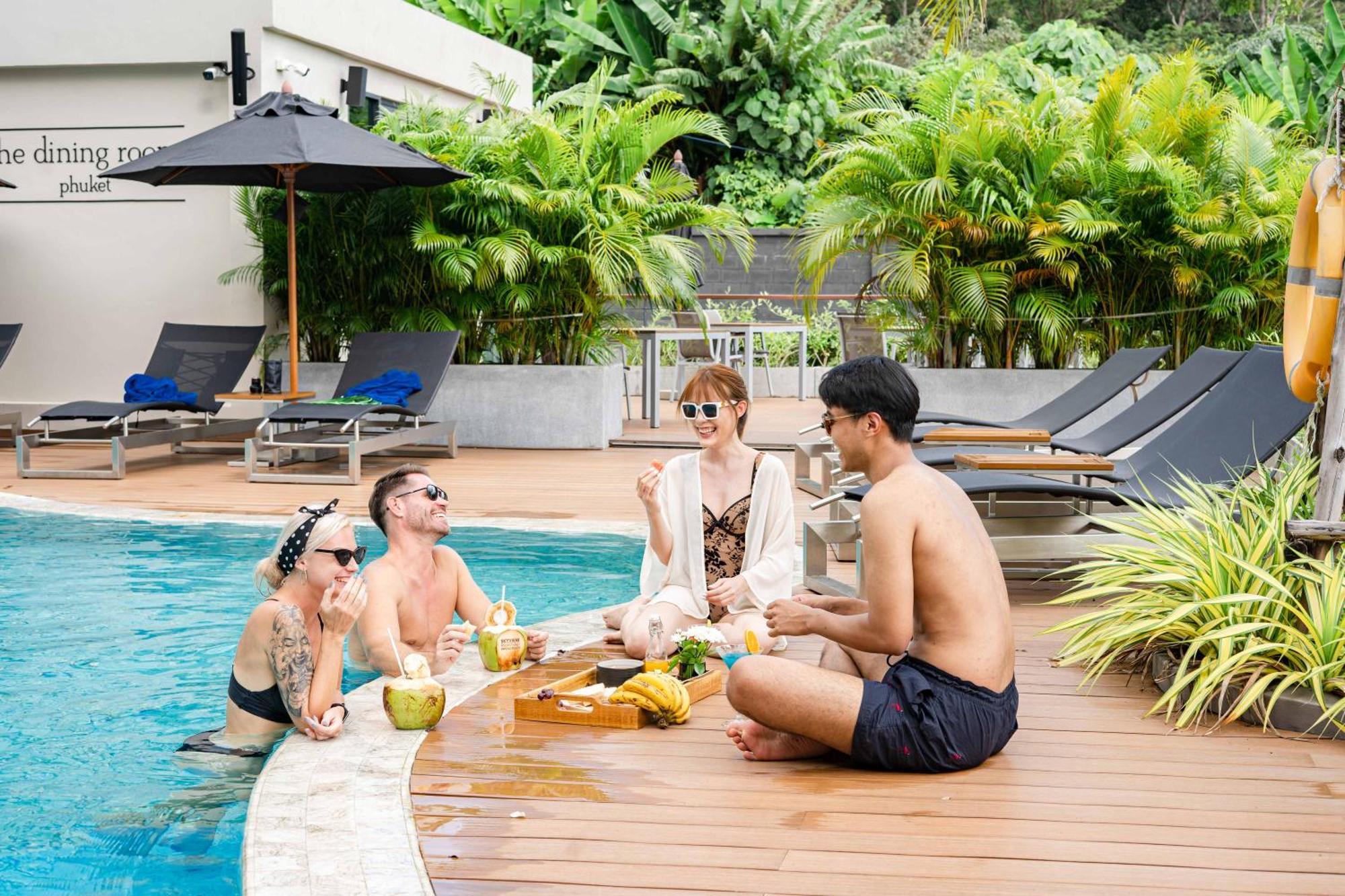 Skyview Resort Phuket Patong Beach Екстер'єр фото Pool at The Royal