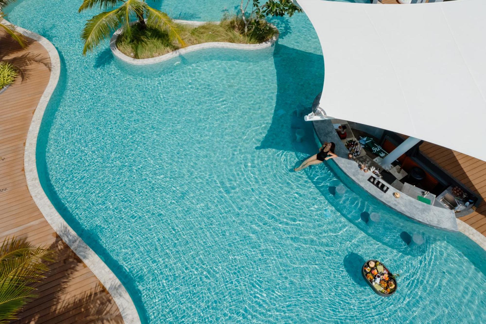 Skyview Resort Phuket Patong Beach Екстер'єр фото The swimming pool at the resort