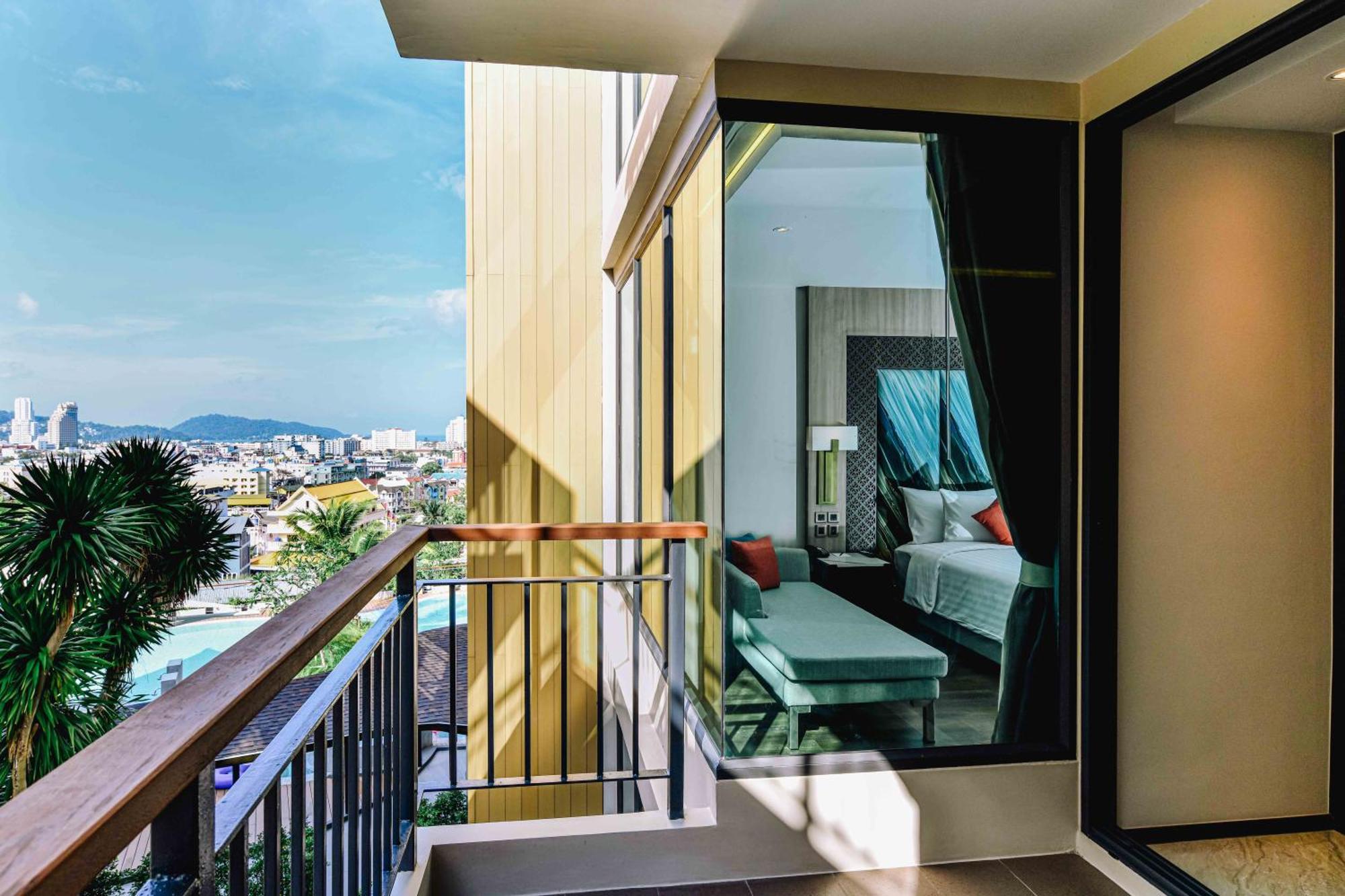 Skyview Resort Phuket Patong Beach Екстер'єр фото Deluxe Room with balcony