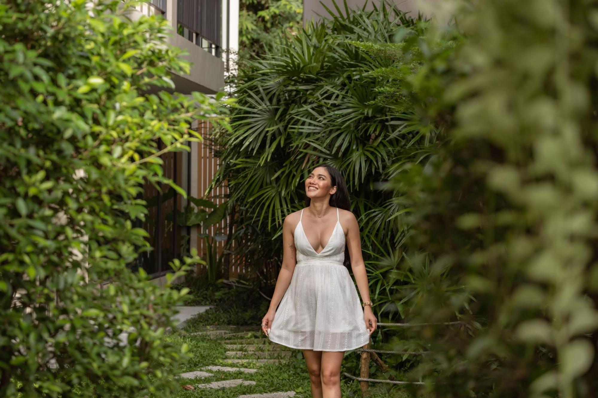 Skyview Resort Phuket Patong Beach Екстер'єр фото A woman wearing a white dress