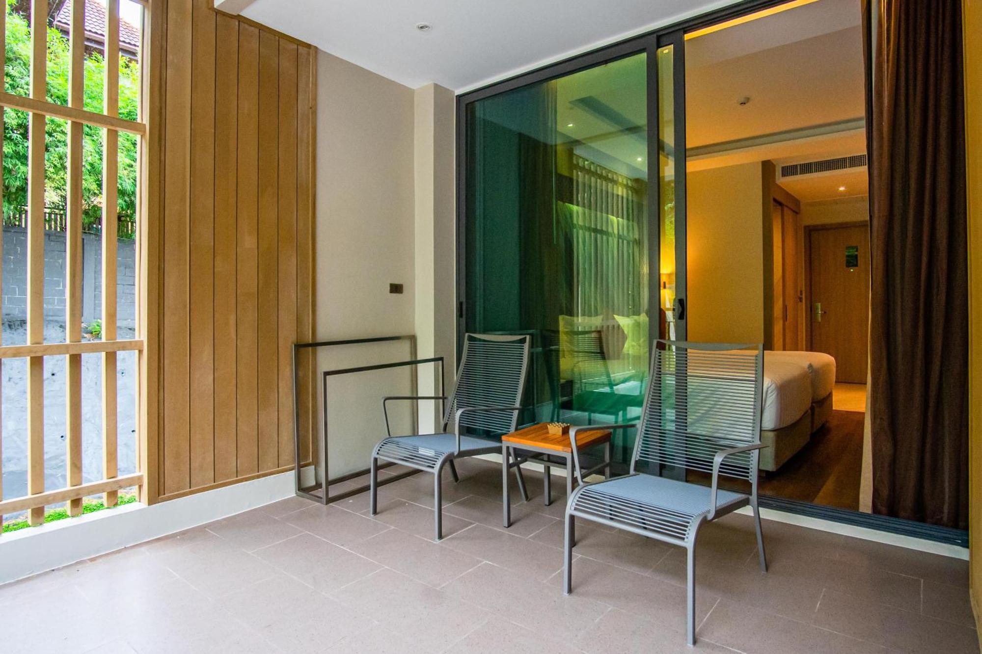 Skyview Resort Phuket Patong Beach Екстер'єр фото A balcony at a hotel