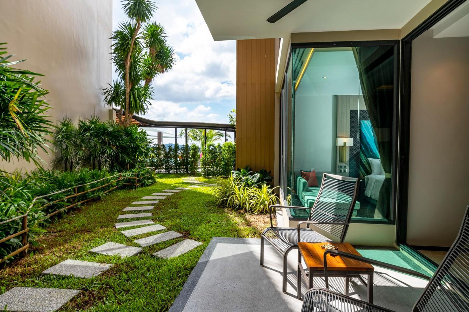 Skyview Resort Phuket Patong Beach Екстер'єр фото A private garden at a hotel in Thailand